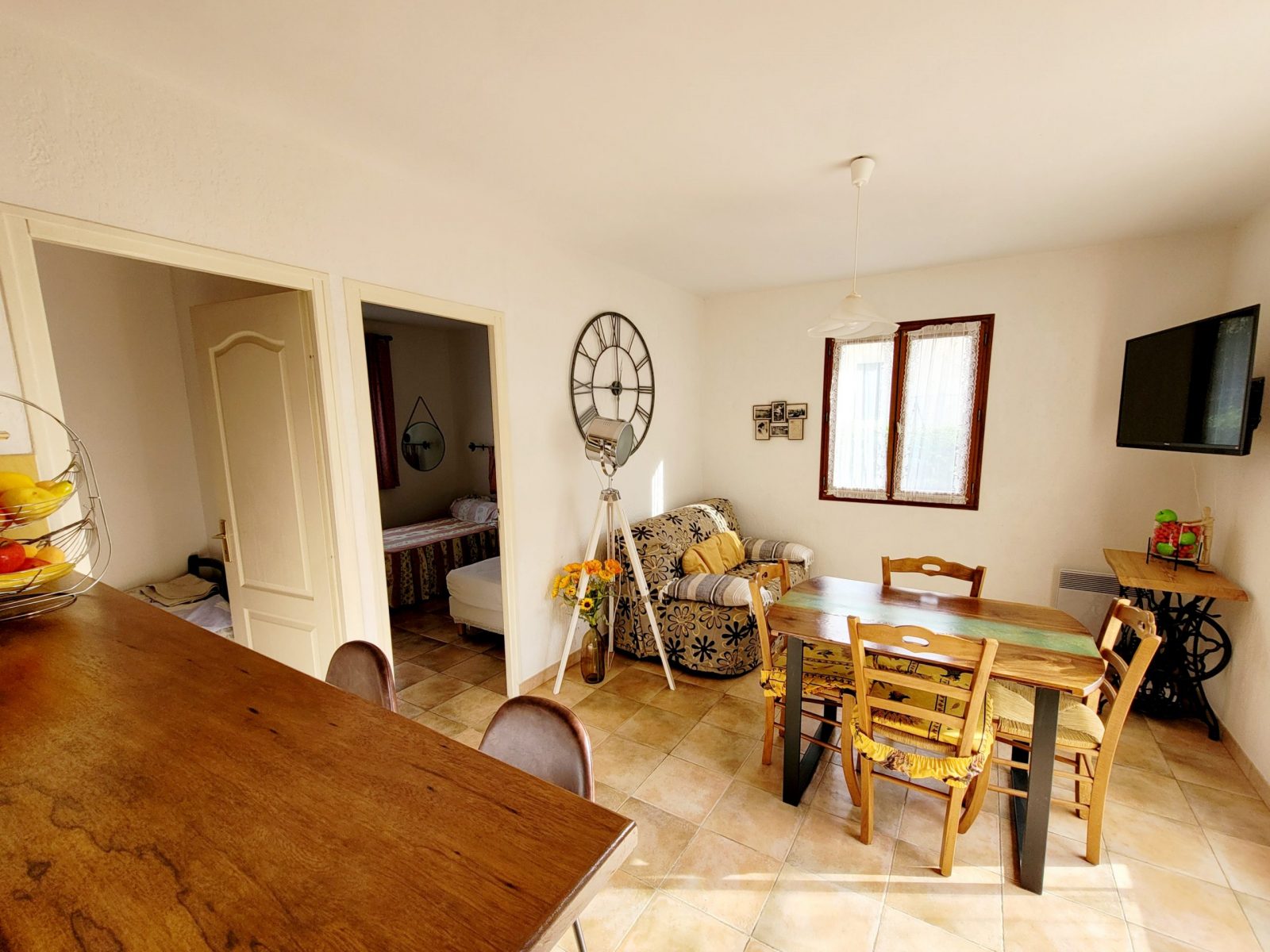 Salon avec bar du gîte Amandine