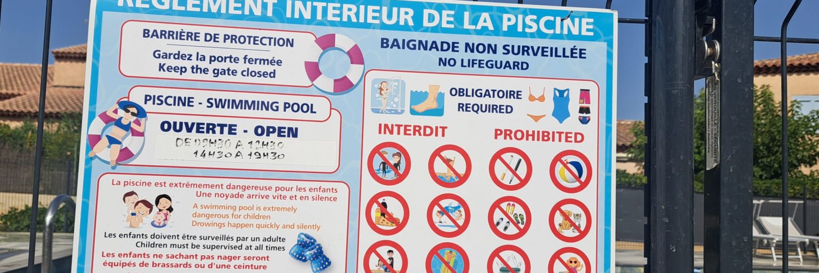 Panneau du règlement de la piscine